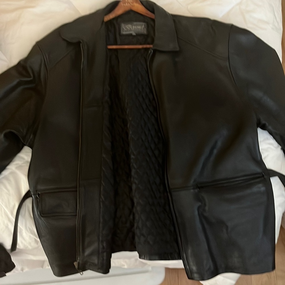 Have an xl black leather jacket made by”Beyond California“. Perfect condition !